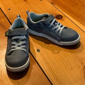 EUC Stride Rite Made2Play no-tie sneaks Sz 2